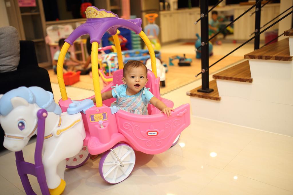 הואליין סיטי Childlike Innocence Homestay מראה חיצוני תמונה