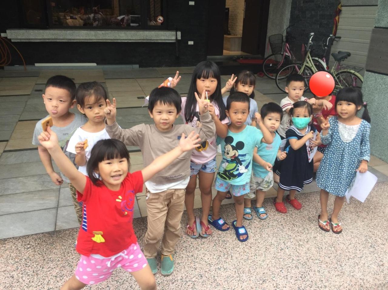 הואליין סיטי Childlike Innocence Homestay מראה חיצוני תמונה